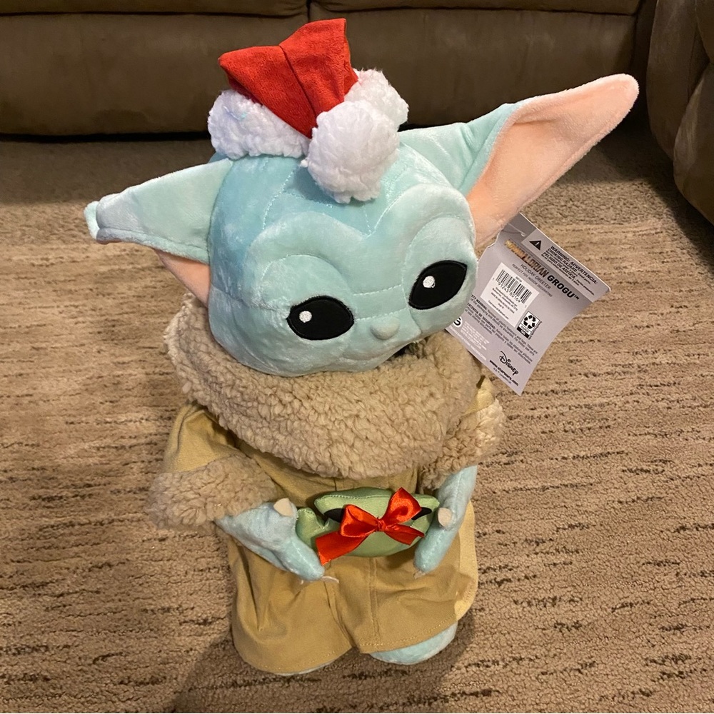 DISNEY The Child Baby Yoda -The Mandalorian  Star Wars 2022 CHRISTMAS GREETER